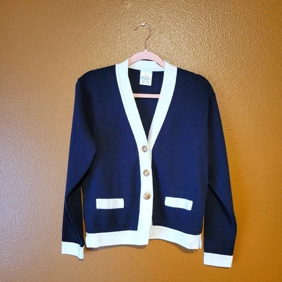 Vintage Coastal Sweater - Picture 2 of 11